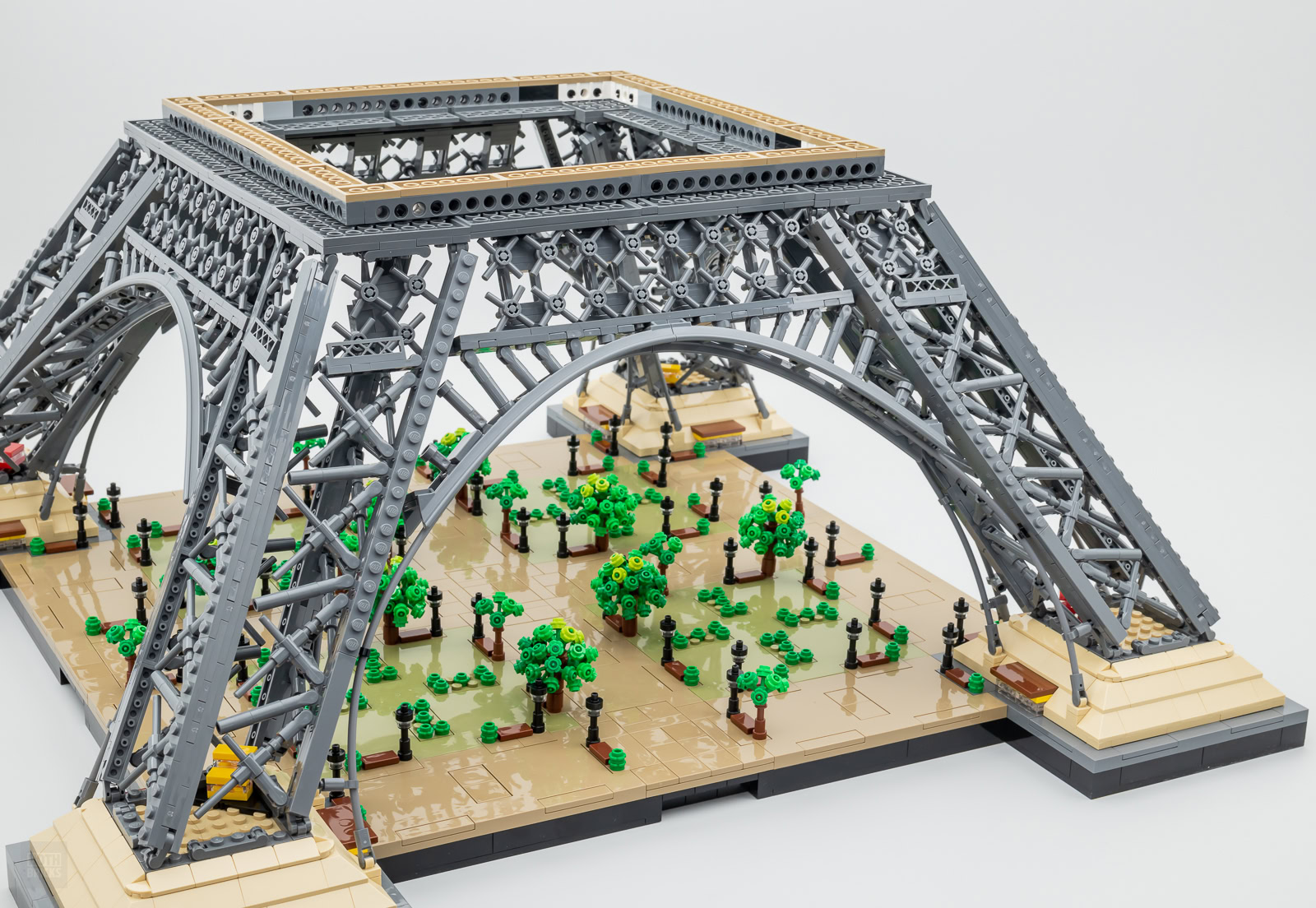 Vite testé LEGO ICONS 10307 Eiffel Tower HOTH BRICKS